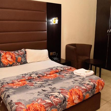 Bana Hotel & Suites Lagos Bagian luar foto
