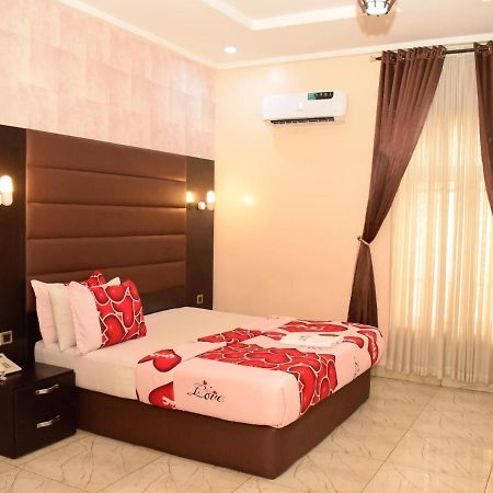Bana Hotel & Suites Lagos Bagian luar foto