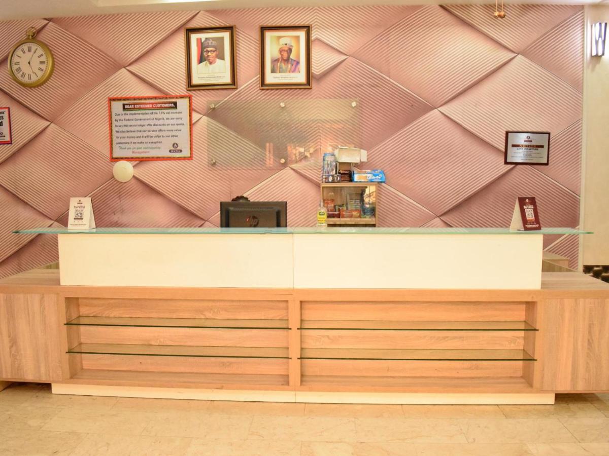 Bana Hotel & Suites Lagos Bagian luar foto