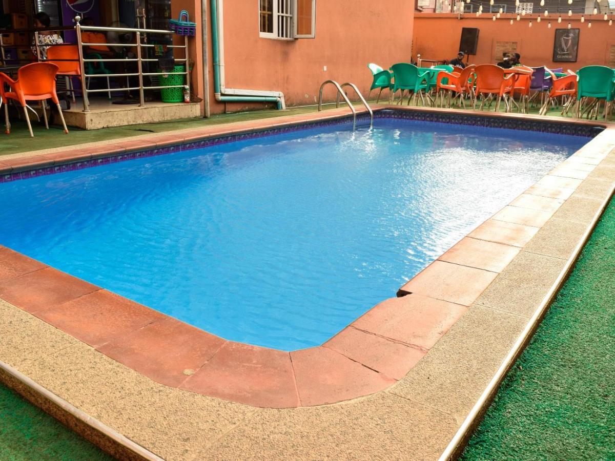 Bana Hotel & Suites Lagos Bagian luar foto