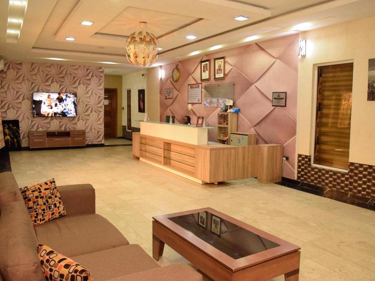 Bana Hotel & Suites Lagos Bagian luar foto