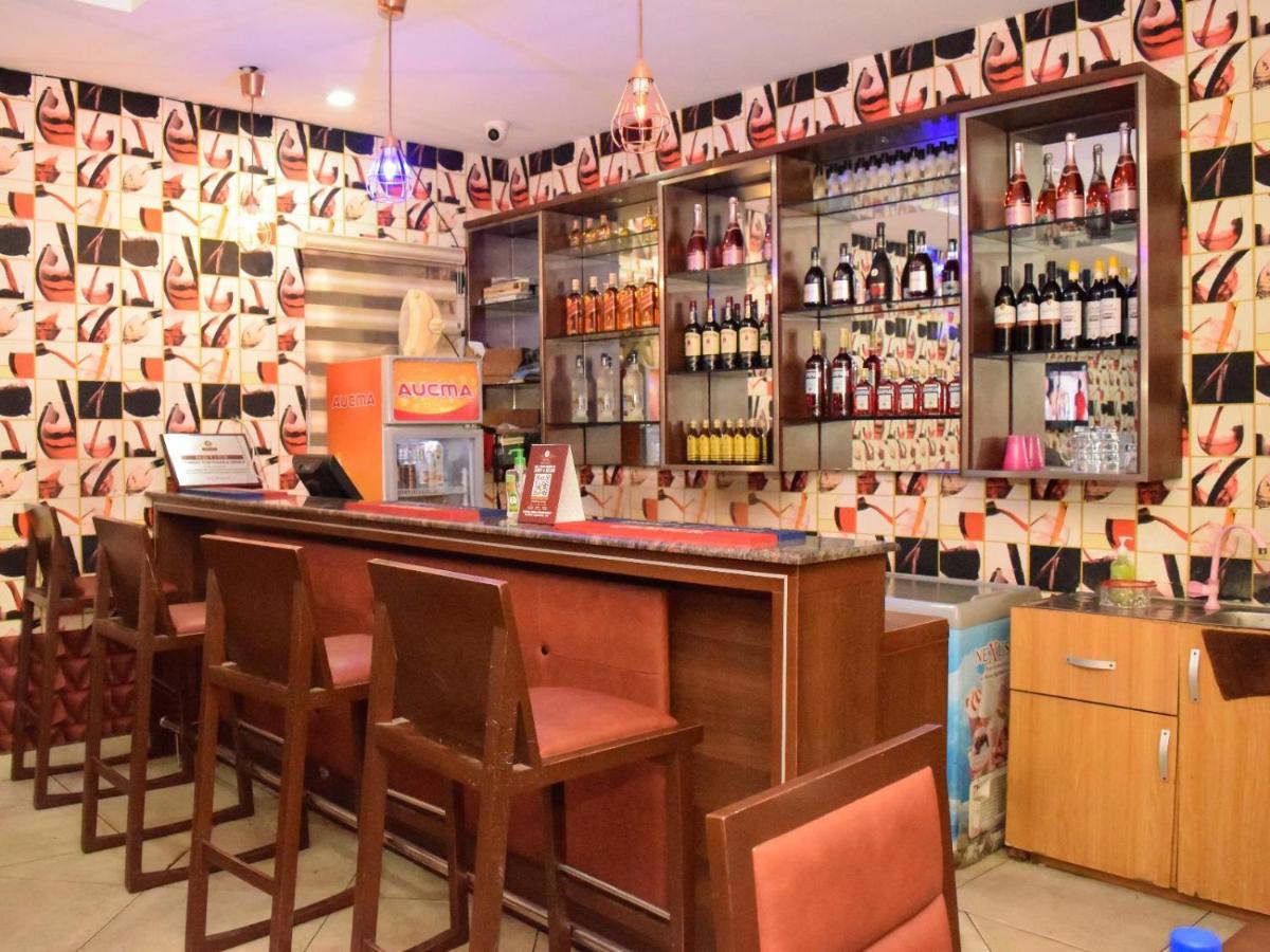 Bana Hotel & Suites Lagos Bagian luar foto