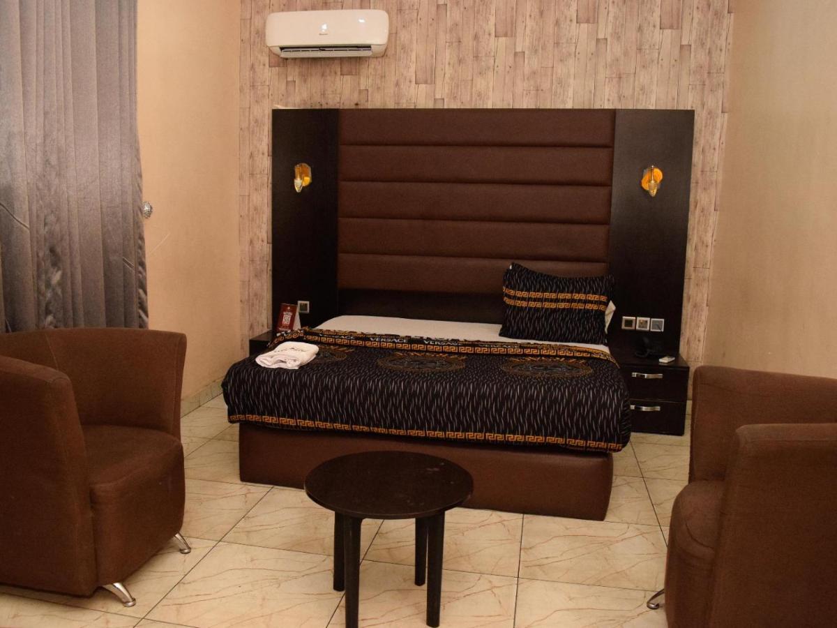 Bana Hotel & Suites Lagos Bagian luar foto