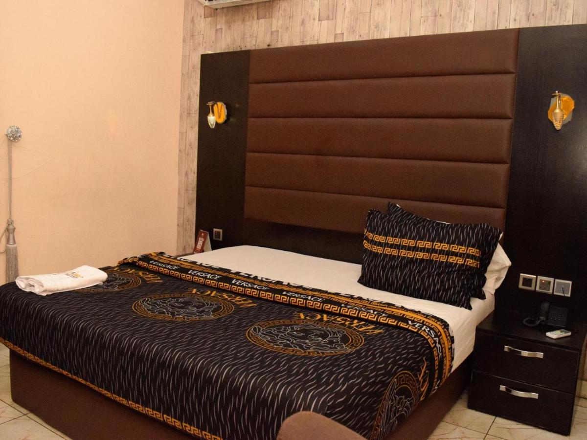 Bana Hotel & Suites Lagos Bagian luar foto