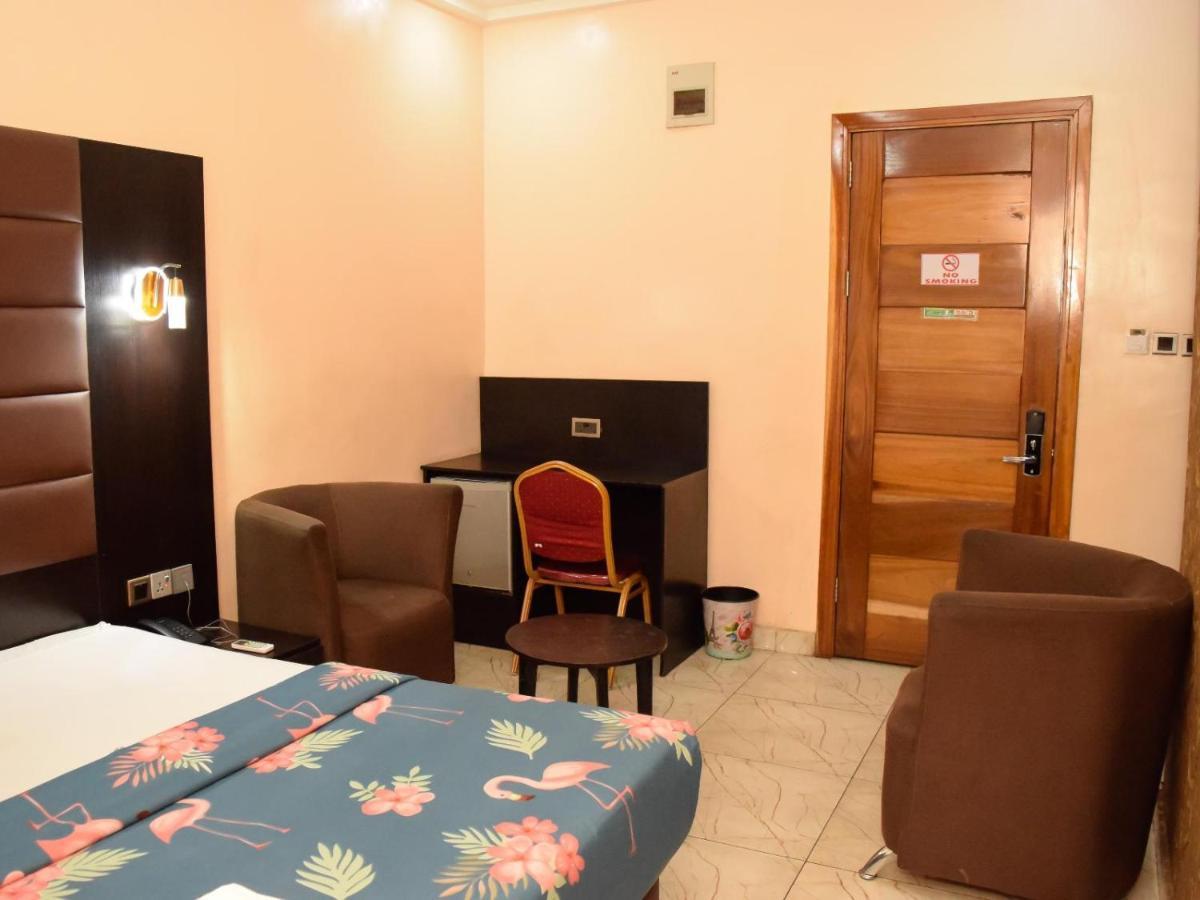 Bana Hotel & Suites Lagos Bagian luar foto