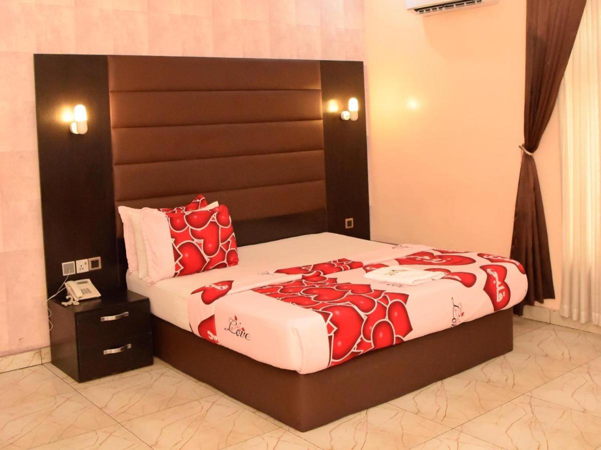 Bana Hotel & Suites Lagos Bagian luar foto