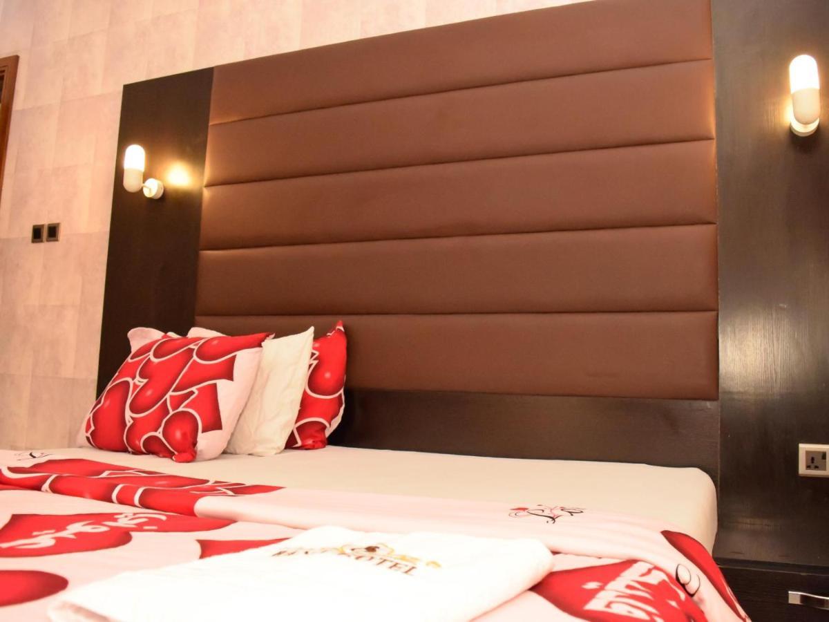 Bana Hotel & Suites Lagos Bagian luar foto