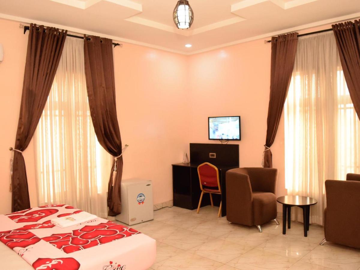 Bana Hotel & Suites Lagos Bagian luar foto