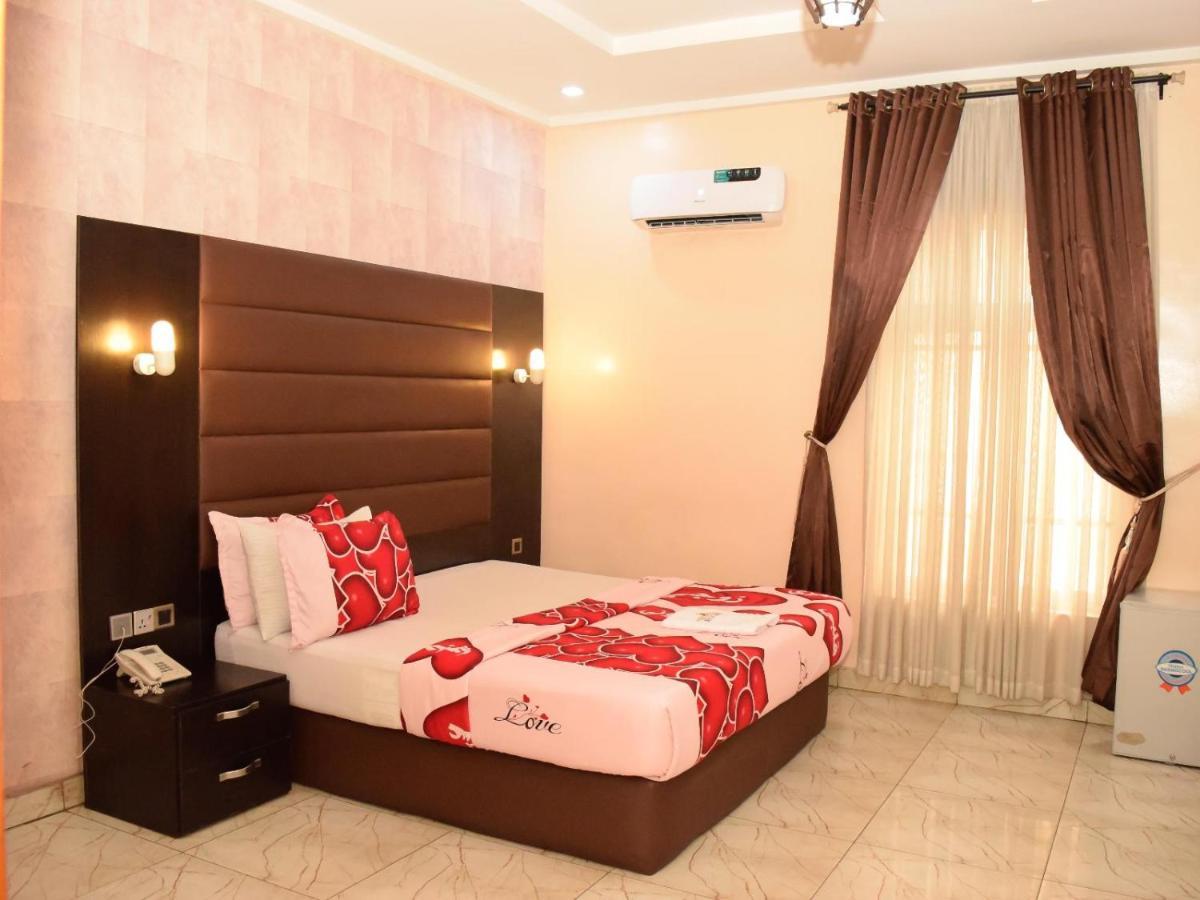 Bana Hotel & Suites Lagos Bagian luar foto