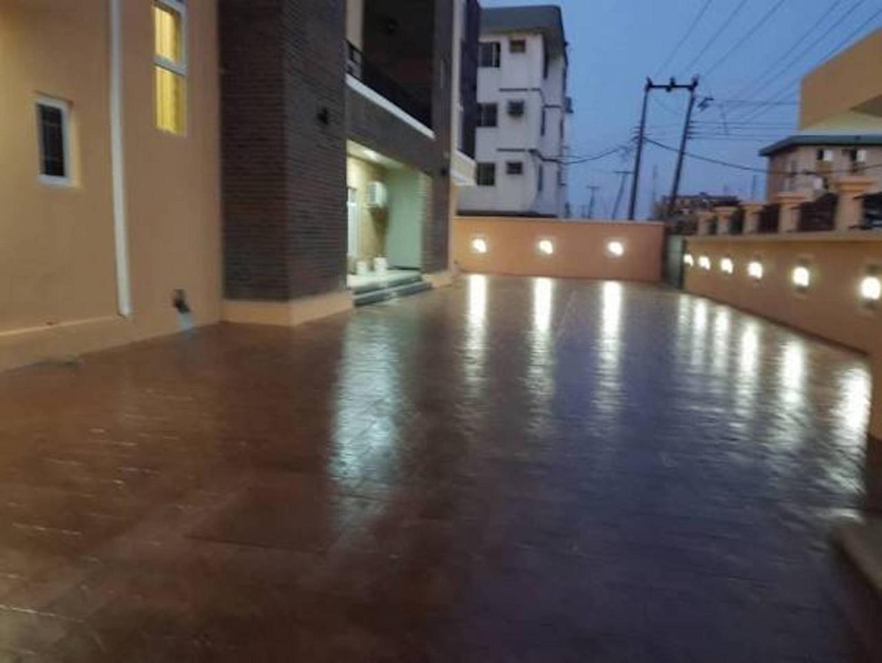 Bana Hotel & Suites Lagos Bagian luar foto