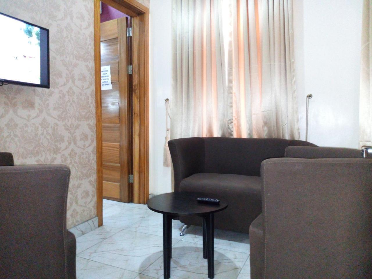 Bana Hotel & Suites Lagos Bagian luar foto