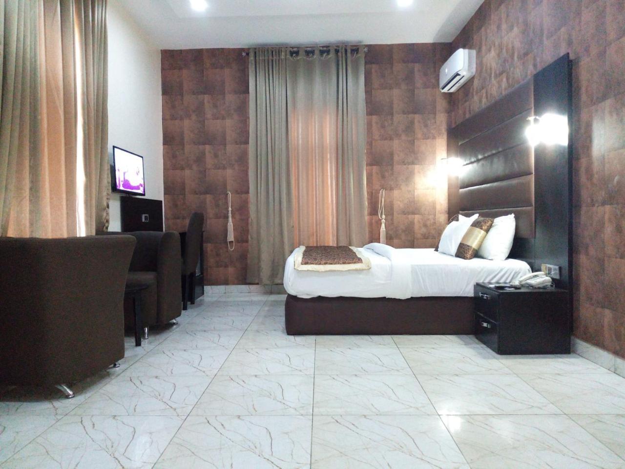 Bana Hotel & Suites Lagos Bagian luar foto