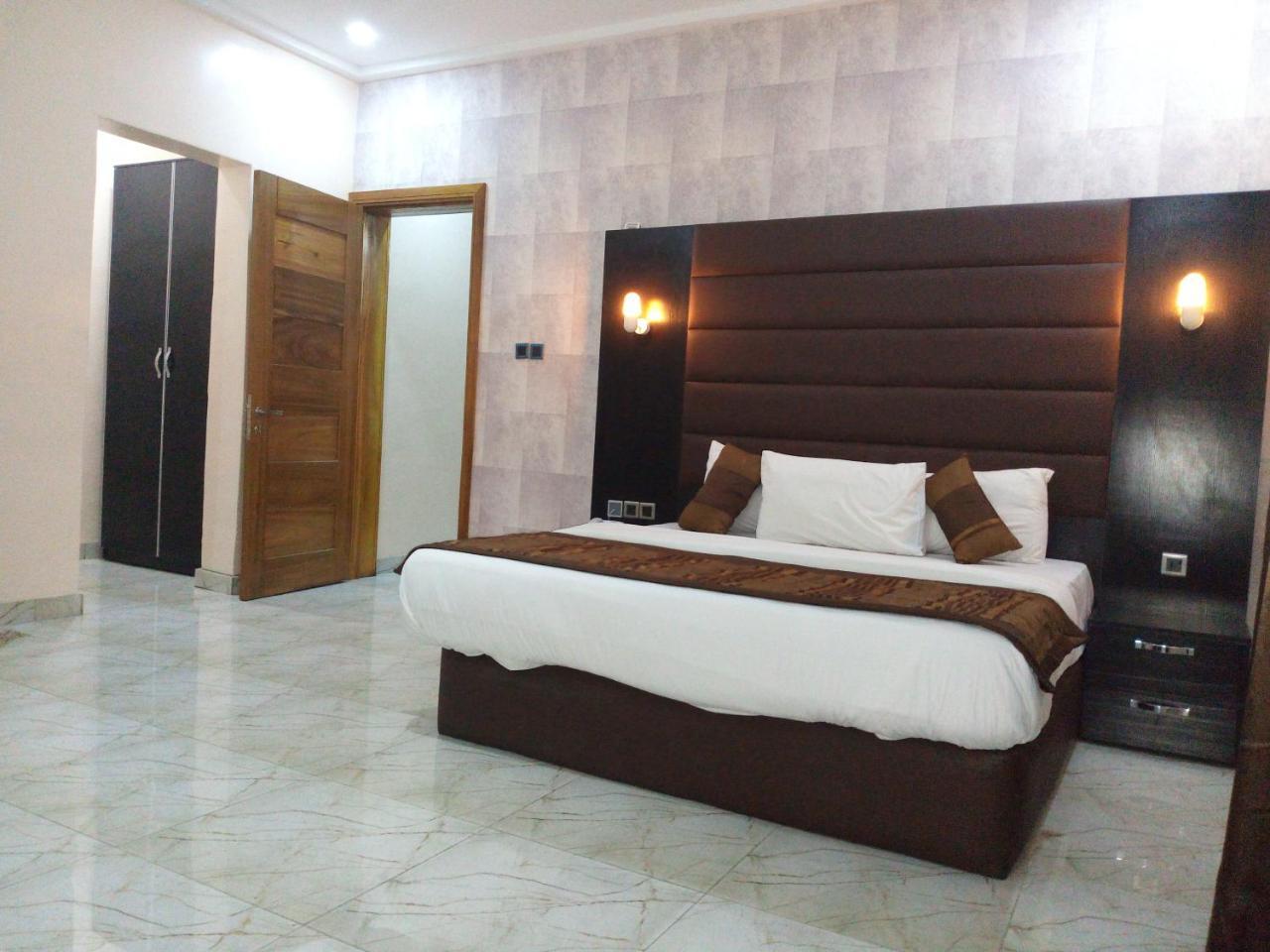 Bana Hotel & Suites Lagos Bagian luar foto