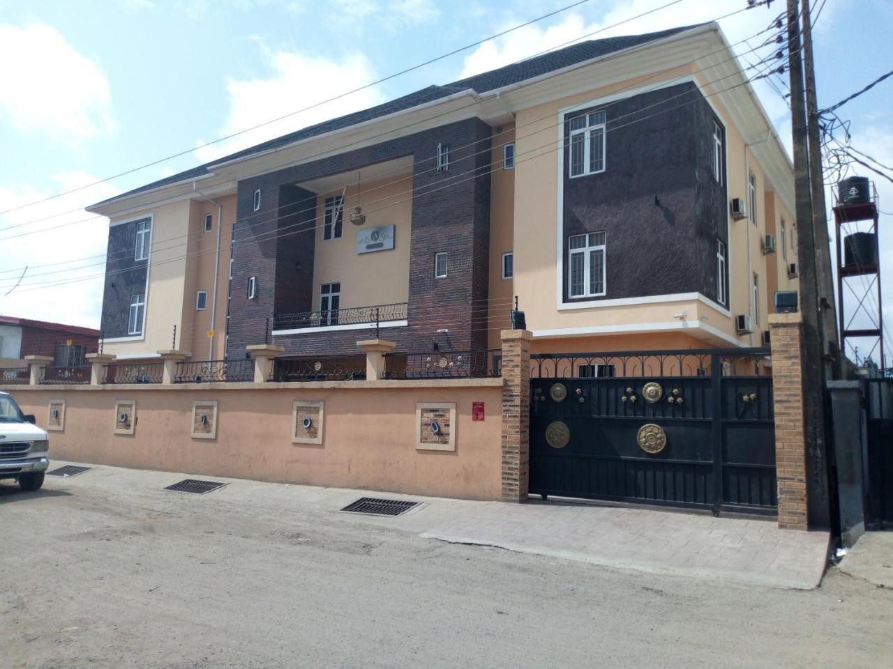 Bana Hotel & Suites Lagos Bagian luar foto