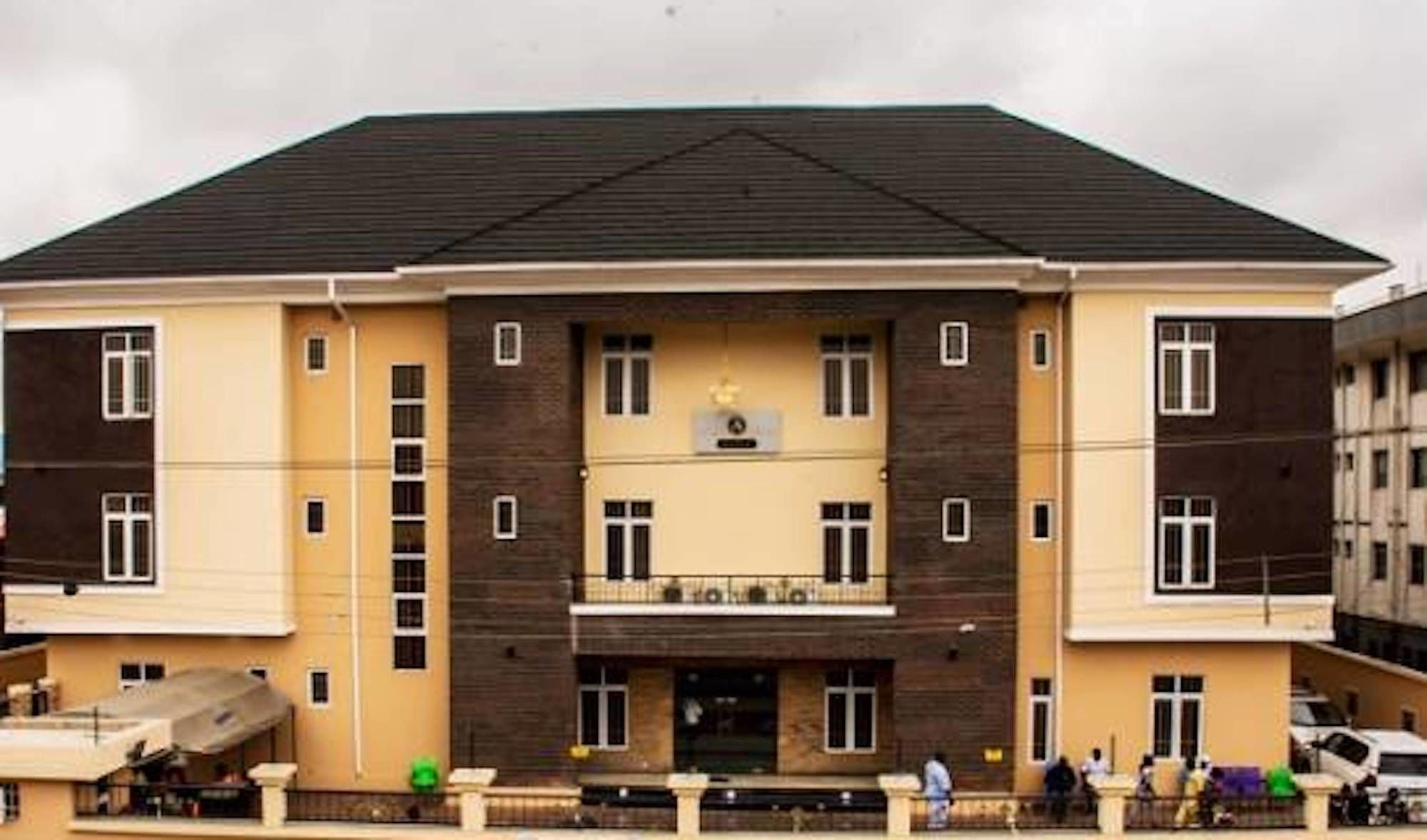 Bana Hotel & Suites Lagos Bagian luar foto